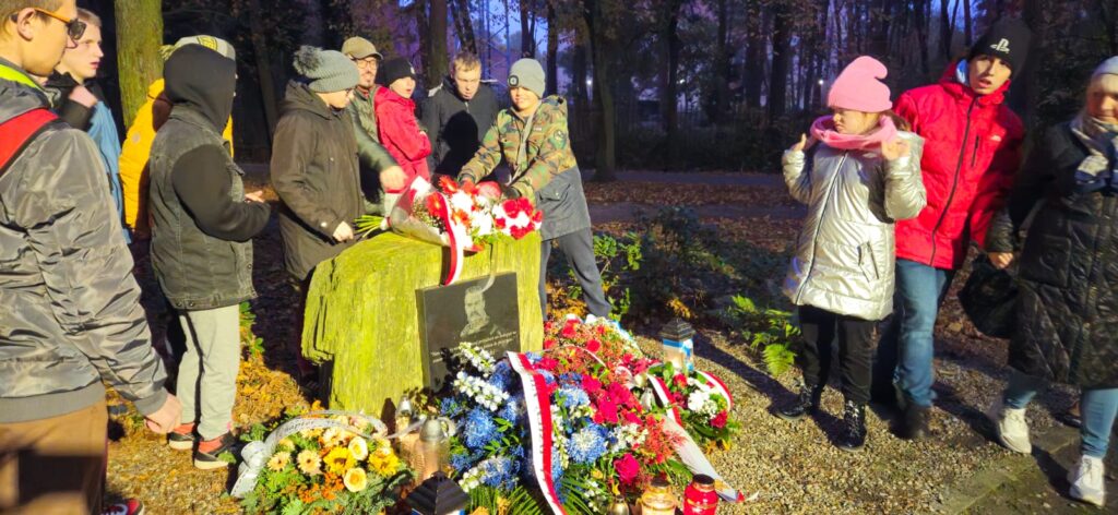 Wycieczka edukacyjna do Parku Solidarności w Policach z okazji Święta Niepodległości!