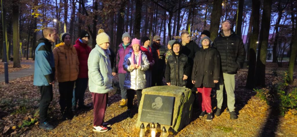 Wycieczka edukacyjna do Parku Solidarności w Policach z okazji Święta Niepodległości!